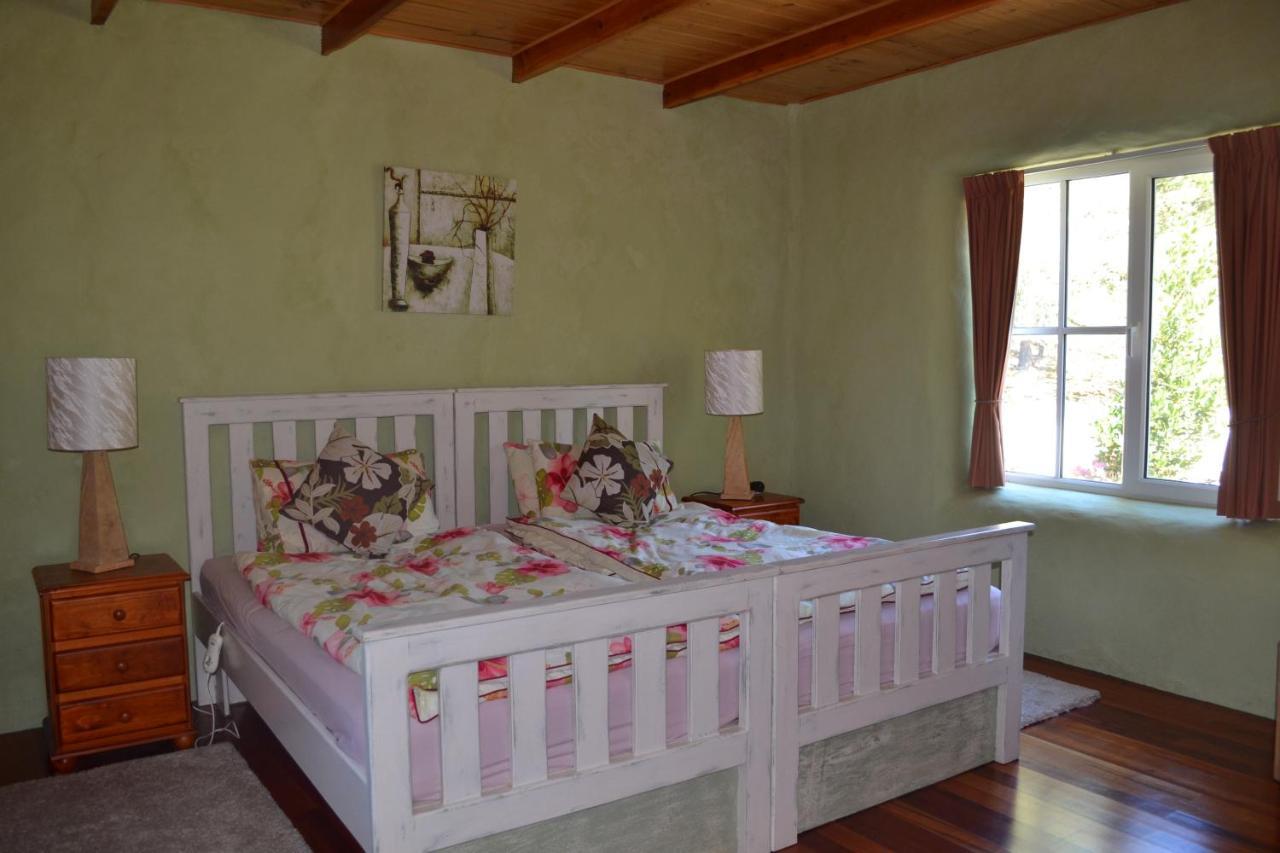 Whispering Spirit Holiday Cottages & Mini Ponies Franklin Экстерьер фото