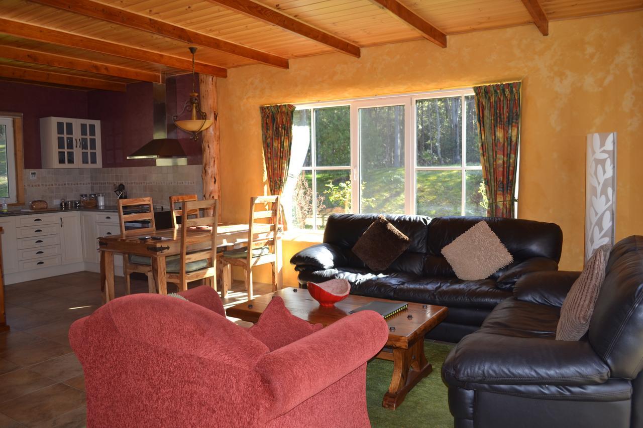 Whispering Spirit Holiday Cottages & Mini Ponies Franklin Экстерьер фото